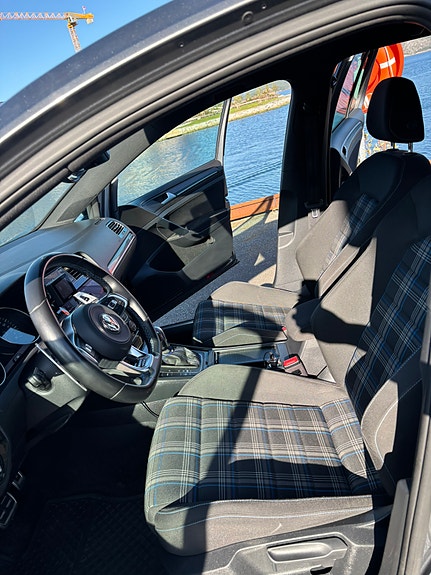 Volkswagen Golf VII 8 of 18