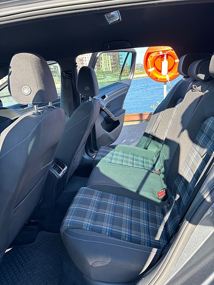 Volkswagen Golf VII 12 of 18