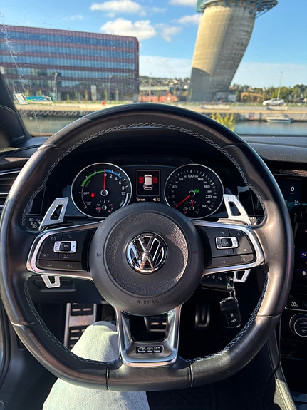 Volkswagen Golf VII 9 of 18