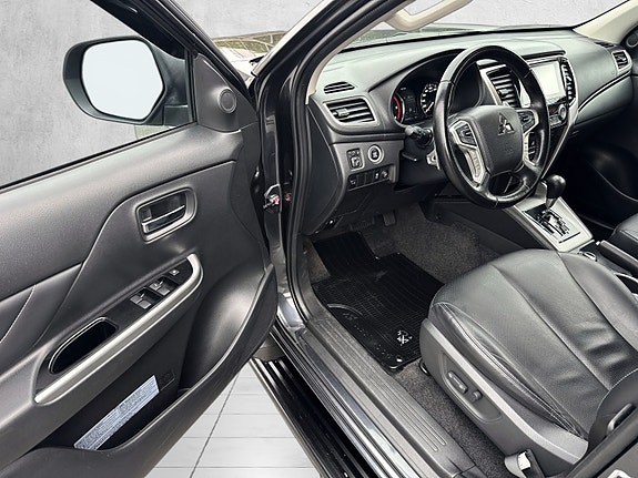 Mitsubishi L200 14 of 25