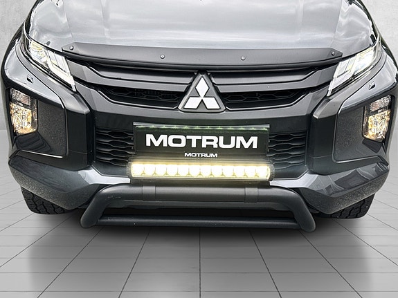 Mitsubishi L200 8 of 25