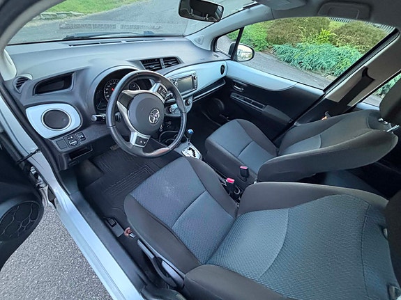 Toyota Yaris 8 of 17
