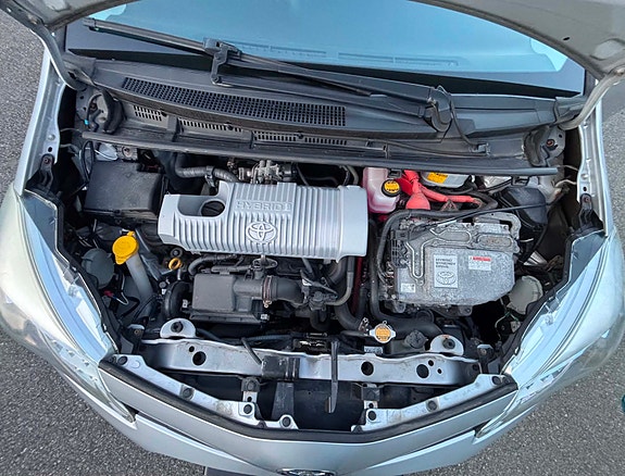 Toyota Yaris 7 of 17
