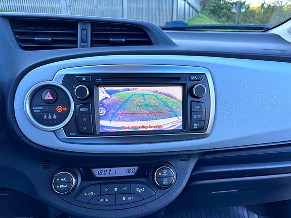 Toyota Yaris 14 of 17