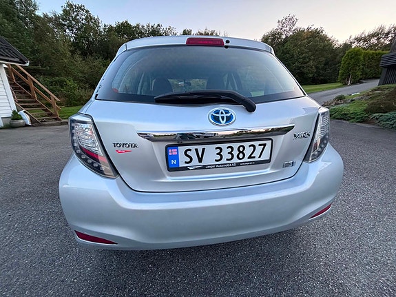 Toyota Yaris 4 of 17