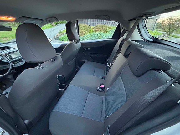 Toyota Yaris 10 of 17