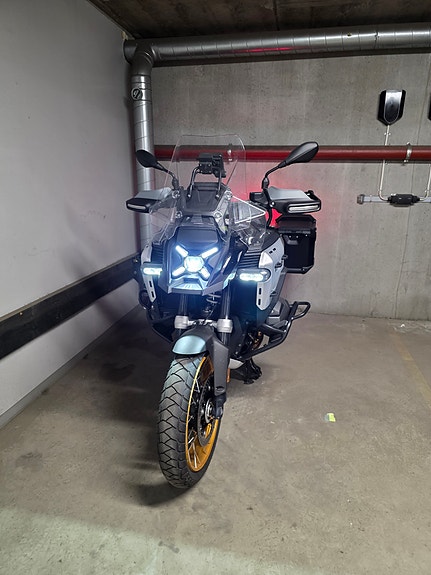 BMW R 1300 GS Adventure 2 of 5