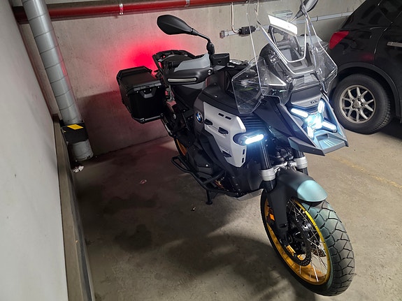 BMW R 1300 GS Adventure 4 of 5