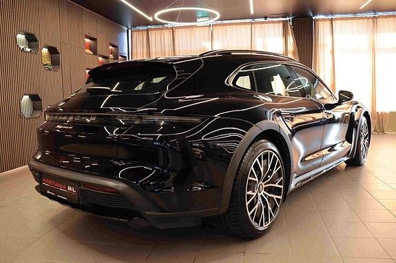 Porsche Taycan Cross Turismo 8 of 30