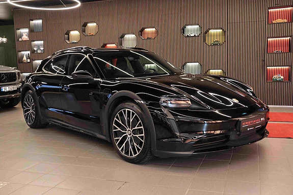 Porsche Taycan Cross Turismo 3 of 30
