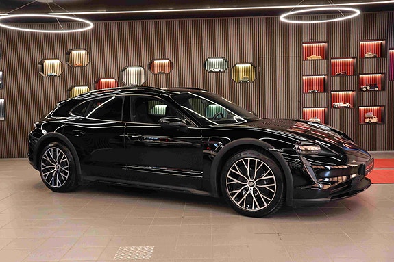 Porsche Taycan Cross Turismo 2 of 30