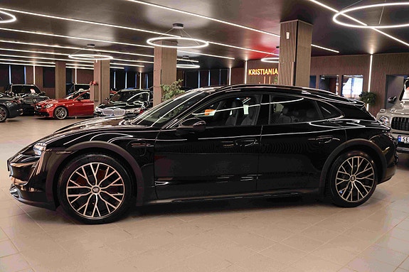 Porsche Taycan Cross Turismo 6 of 30