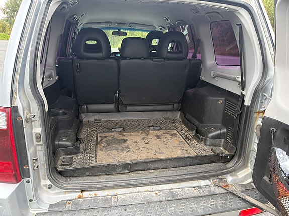 Mitsubishi Pajero 16 of 24