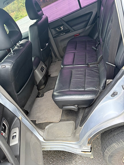Mitsubishi Pajero 14 of 24