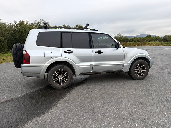 Mitsubishi Pajero 9 of 24