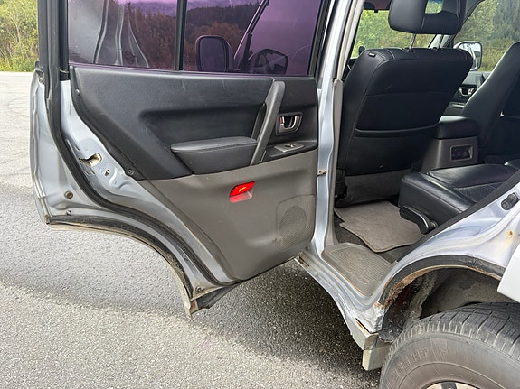 Mitsubishi Pajero 15 of 24