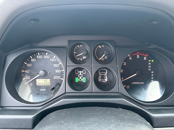 Mitsubishi Pajero 10 of 24