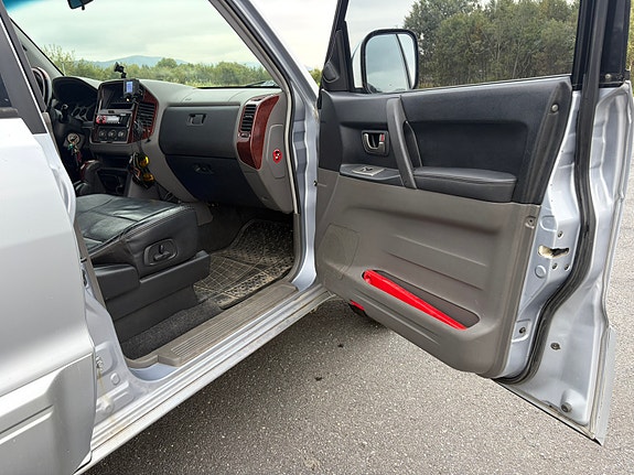 Mitsubishi Pajero 21 of 24