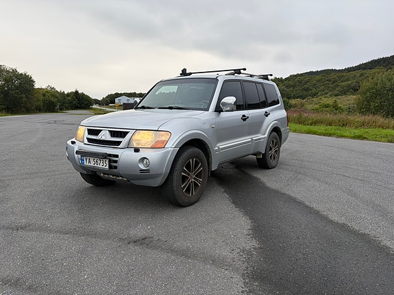 Mitsubishi Pajero 4 of 24