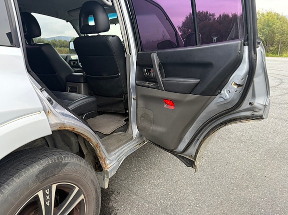 Mitsubishi Pajero 19 of 24