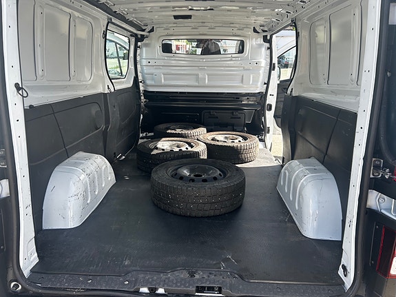 Renault Trafic 19 of 21