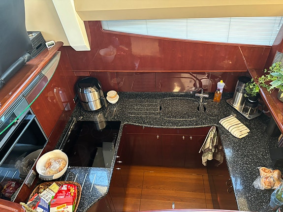 2006 mod Princess P57 med Volvo Penta D12-800 vurderes solgt 24 of 30