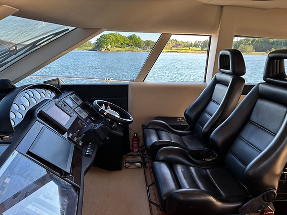 2006 mod Princess P57 med Volvo Penta D12-800 vurderes solgt 27 of 30