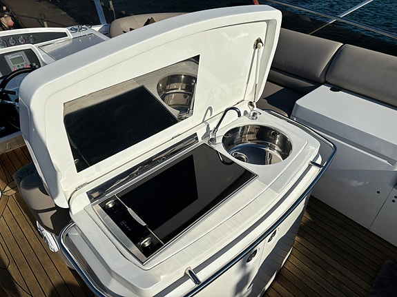 2006 mod Princess P57 med Volvo Penta D12-800 vurderes solgt 11 of 30