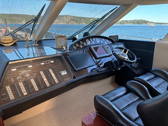 2006 mod Princess P57 med Volvo Penta D12-800 vurderes solgt 26 of 30