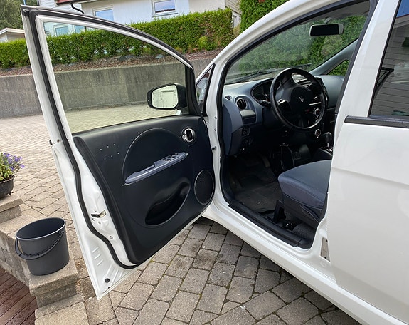 Peugeot iOn 3 of 5