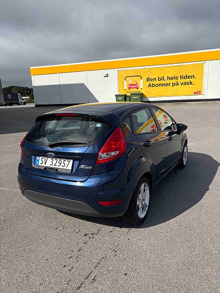 Ford Fiesta 2 of 8