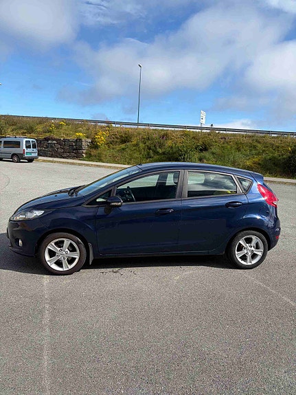 Ford Fiesta 5 of 8