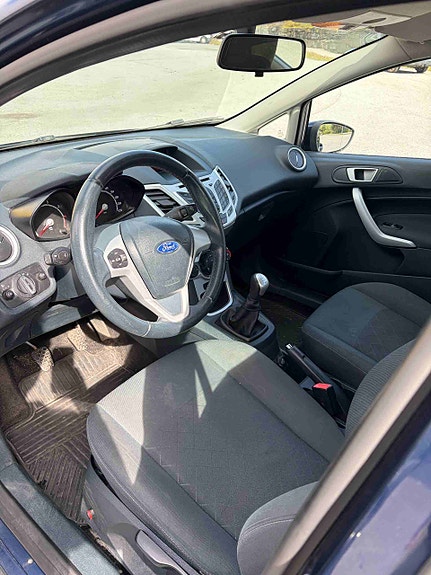 Ford Fiesta 4 of 8