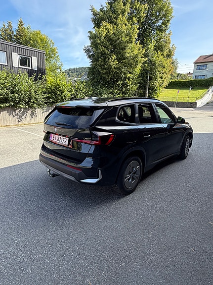 BMW iX1 8 of 20