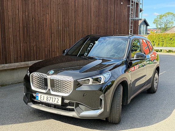 BMW iX1 4 of 20