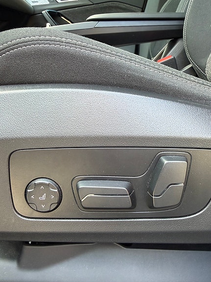 BMW iX1 11 of 20