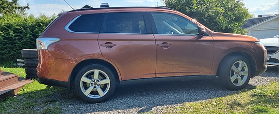 Mitsubishi Outlander 3 of 6