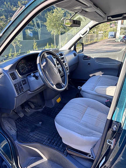 Toyota HiAce 11 of 26