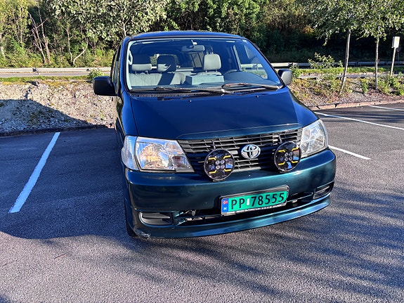 Toyota HiAce 3 of 26