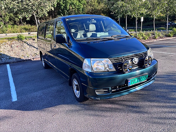 Toyota HiAce 2 of 26