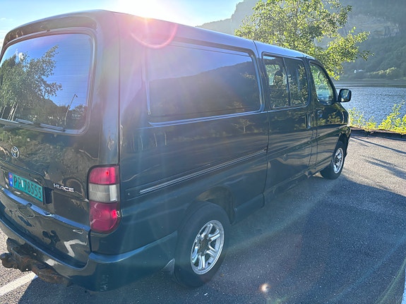 Toyota HiAce 9 of 26