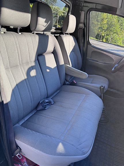 Toyota HiAce 14 of 26