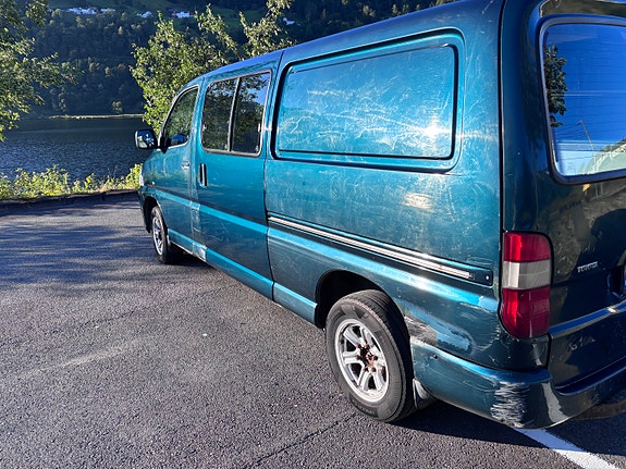 Toyota HiAce 7 of 26