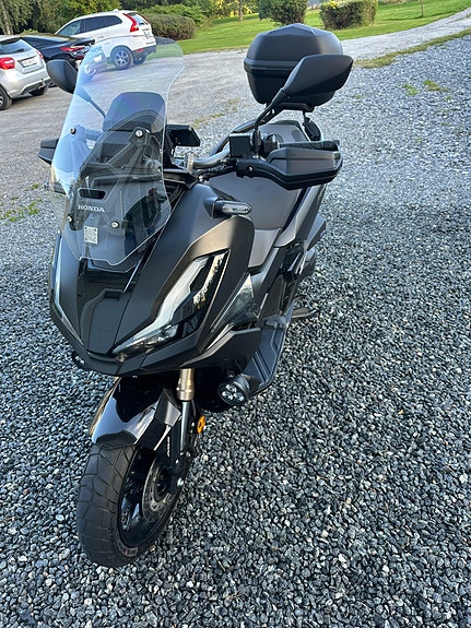 Honda ADV 350 3 of 20