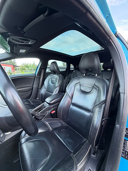 Volvo V40 17 of 21