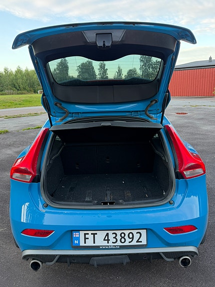 Volvo V40 15 of 21