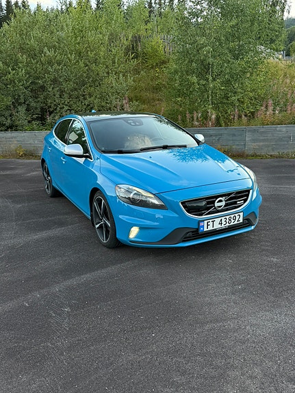 Volvo V40 2 of 21