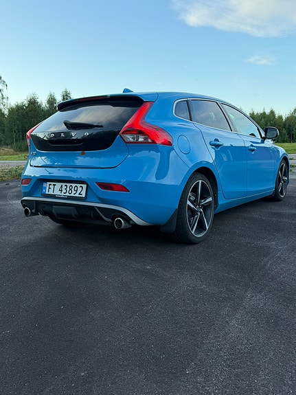 Volvo V40 8 of 21