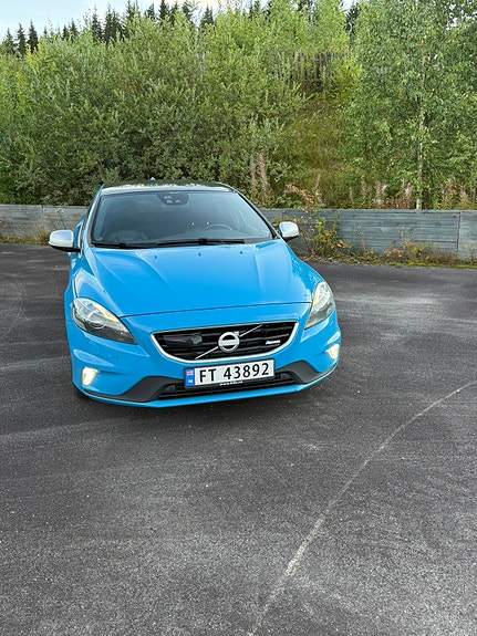 Volvo V40 3 of 21