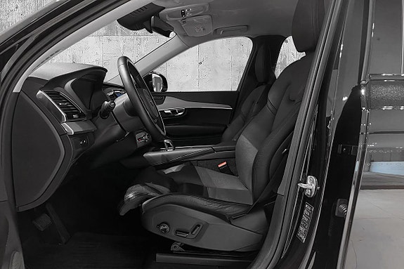 Volvo XC90 16 of 30